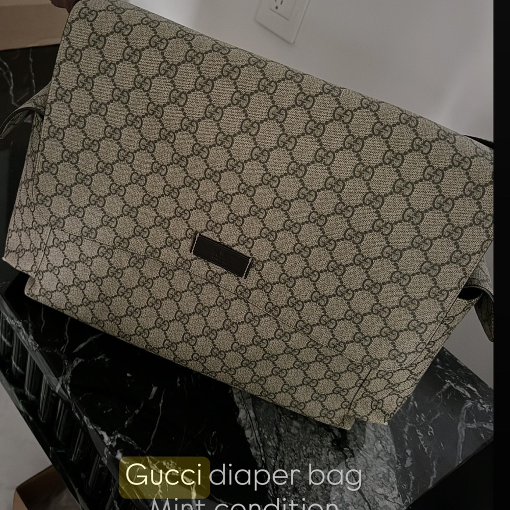 Gucci Beige/Brown GG Supreme Messenger Bag